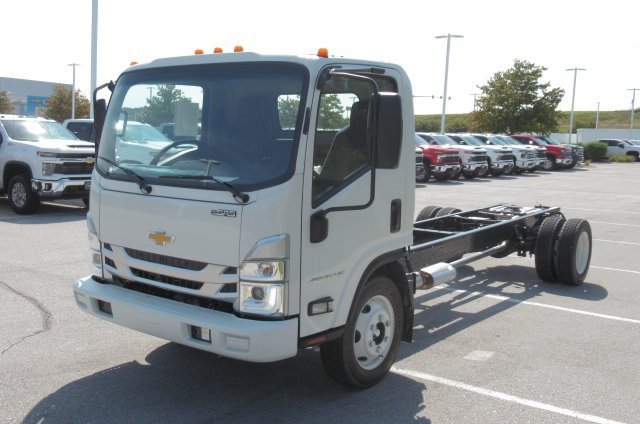 New 2025 Chevrolet Low Cab Forward image 7