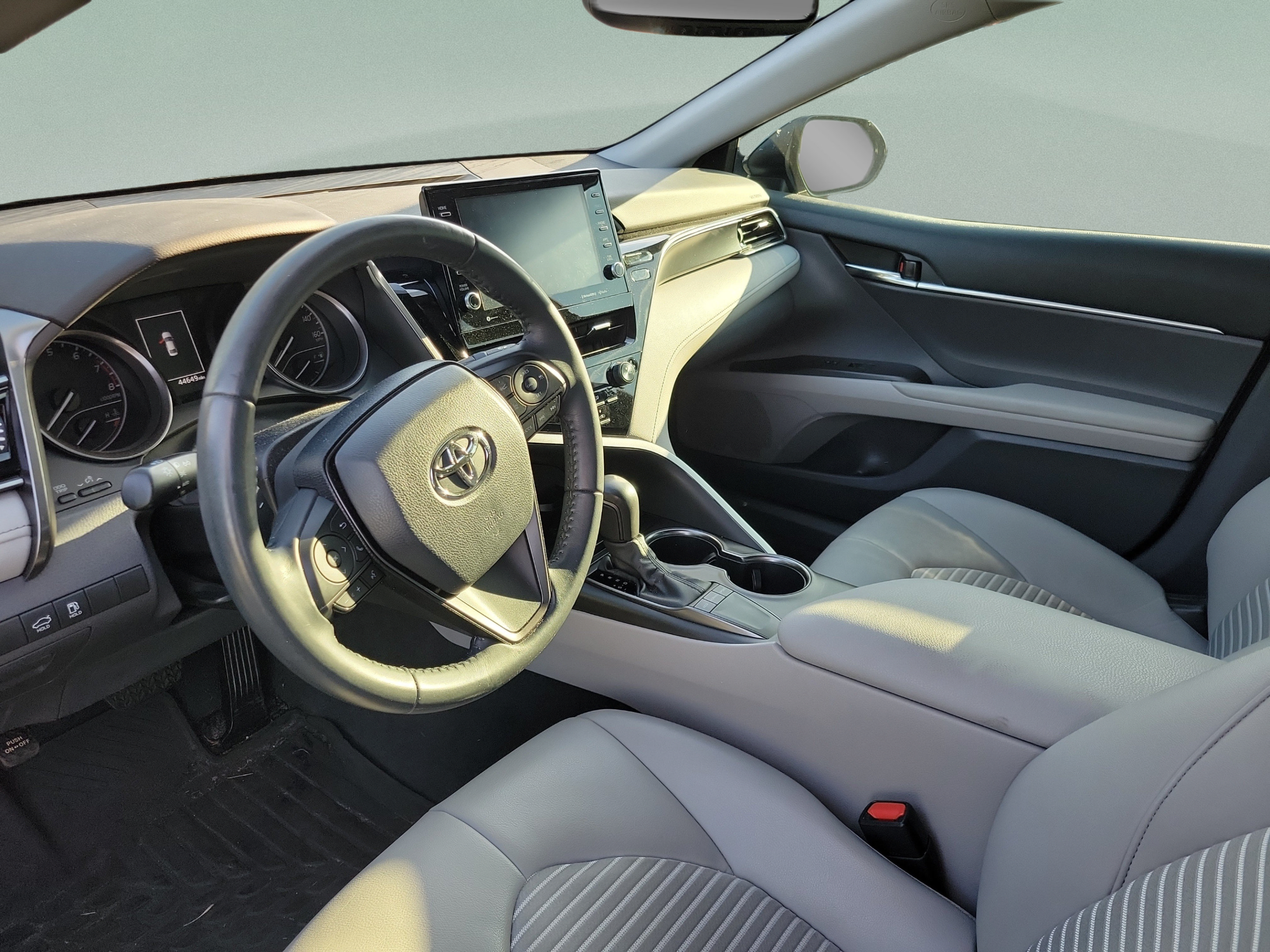 Used 2022 Toyota Camry SE w/ Audio Upgrade Package FWD image 9