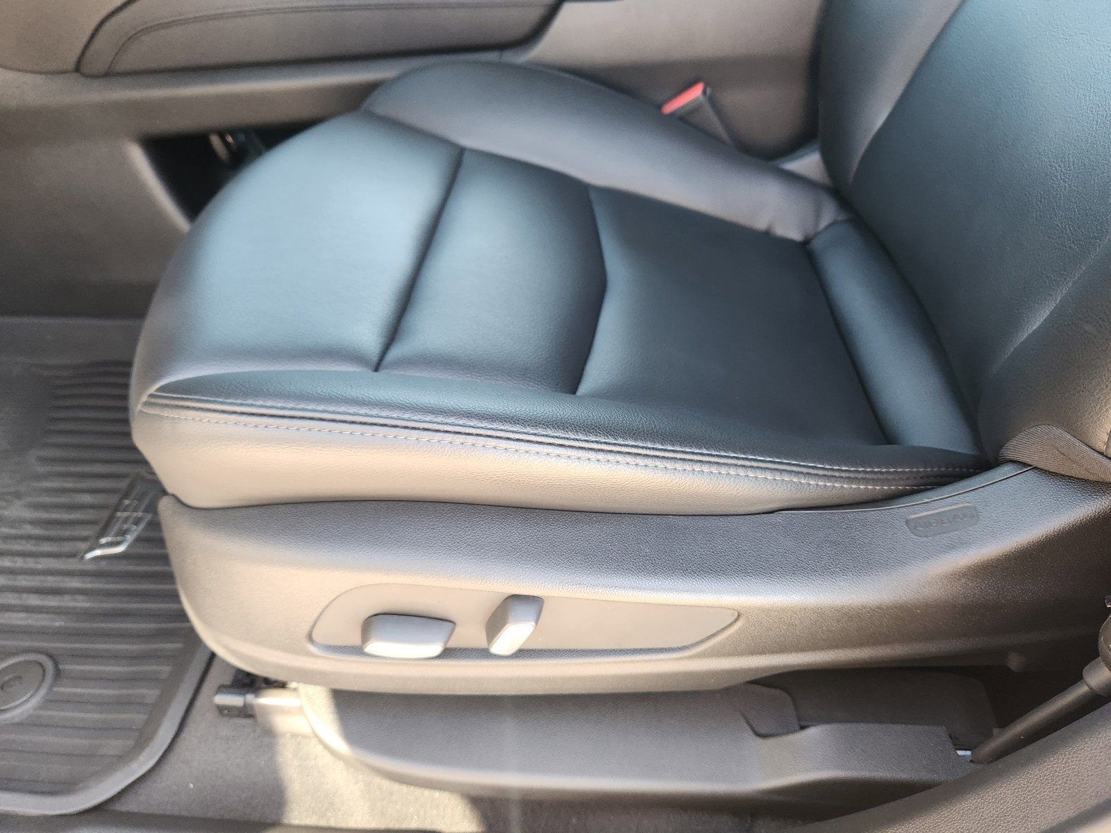 Certified 2024 Cadillac XT6 Luxury w/ LPO, Floor Liner Package image 22