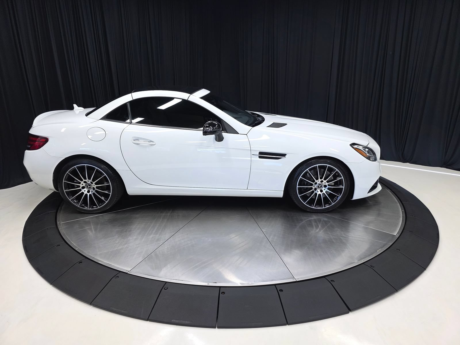 Used 2019 Mercedes-Benz SLC 300 image 14