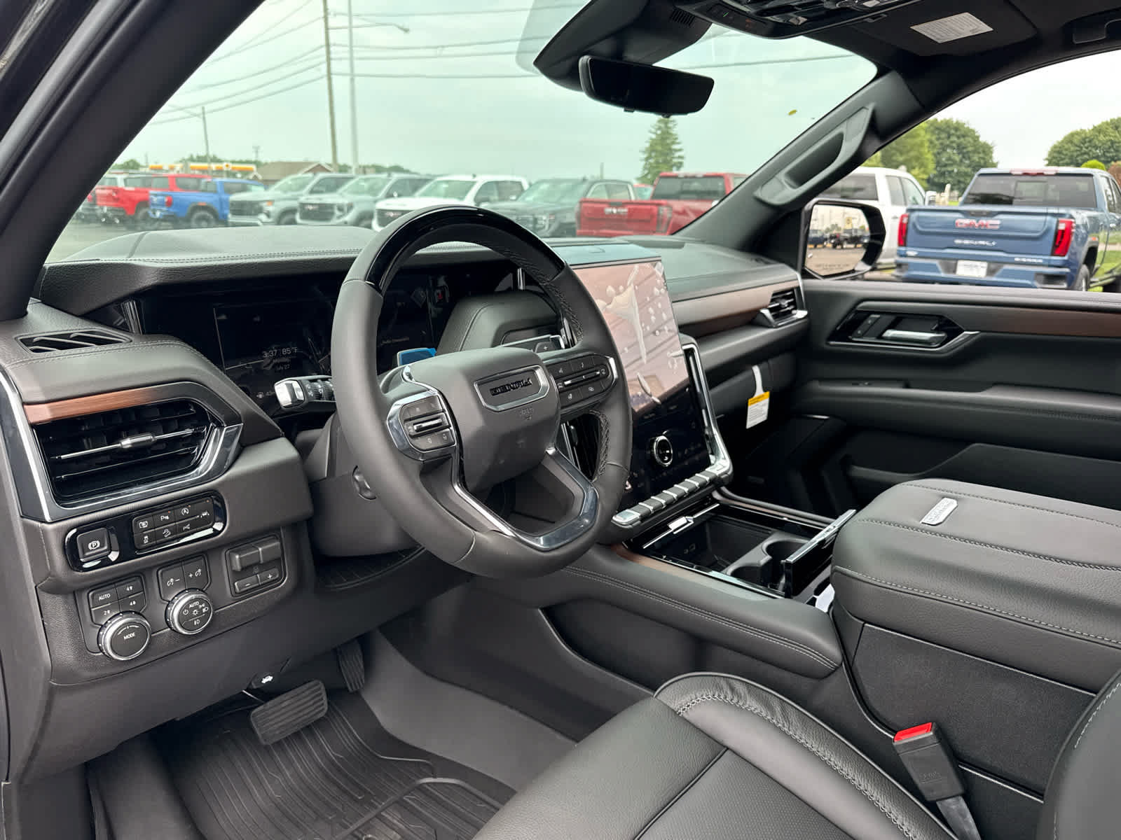 New 2026 GMC Yukon Denali w/ Advanced Technology Package AWD/4WD image 12