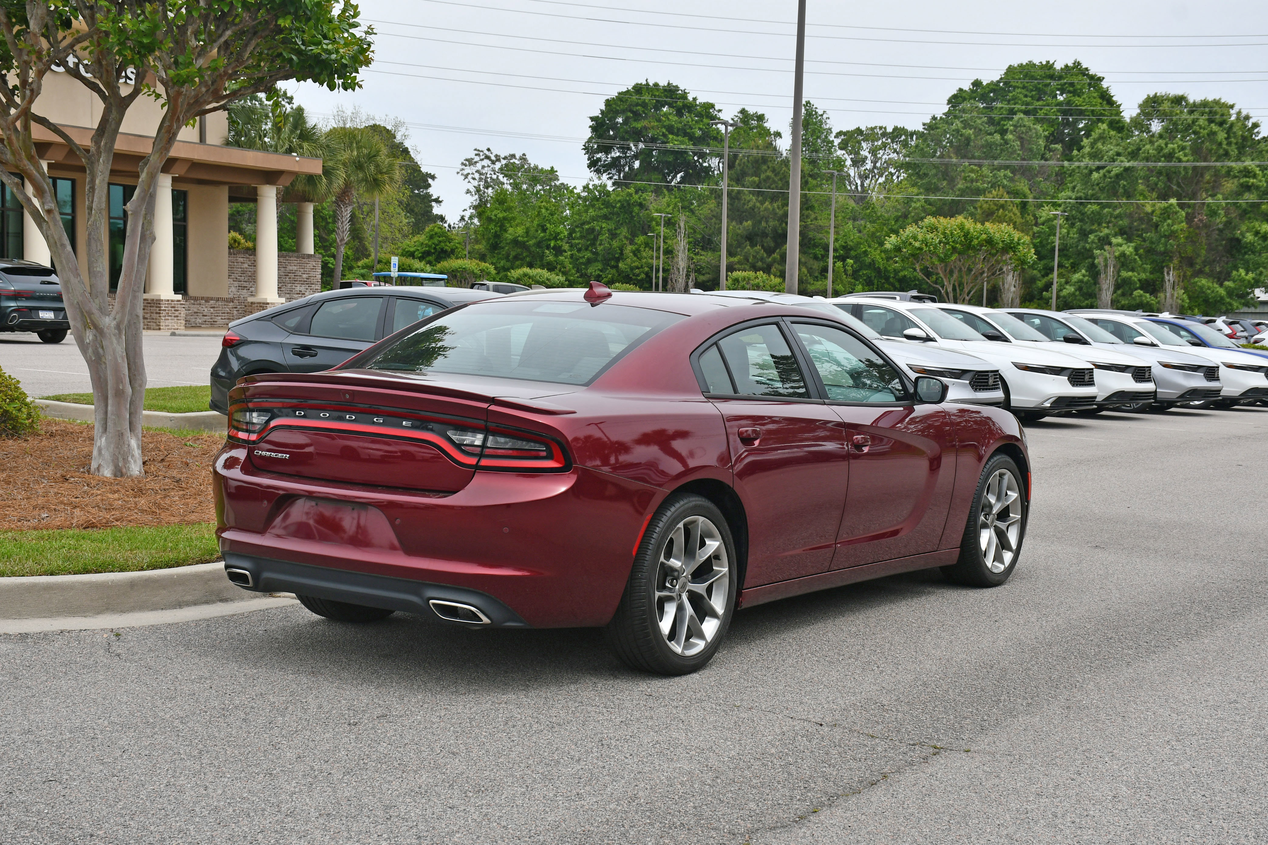 Used 2020 Dodge Charger SXT w/ Plus Group RWD image 4