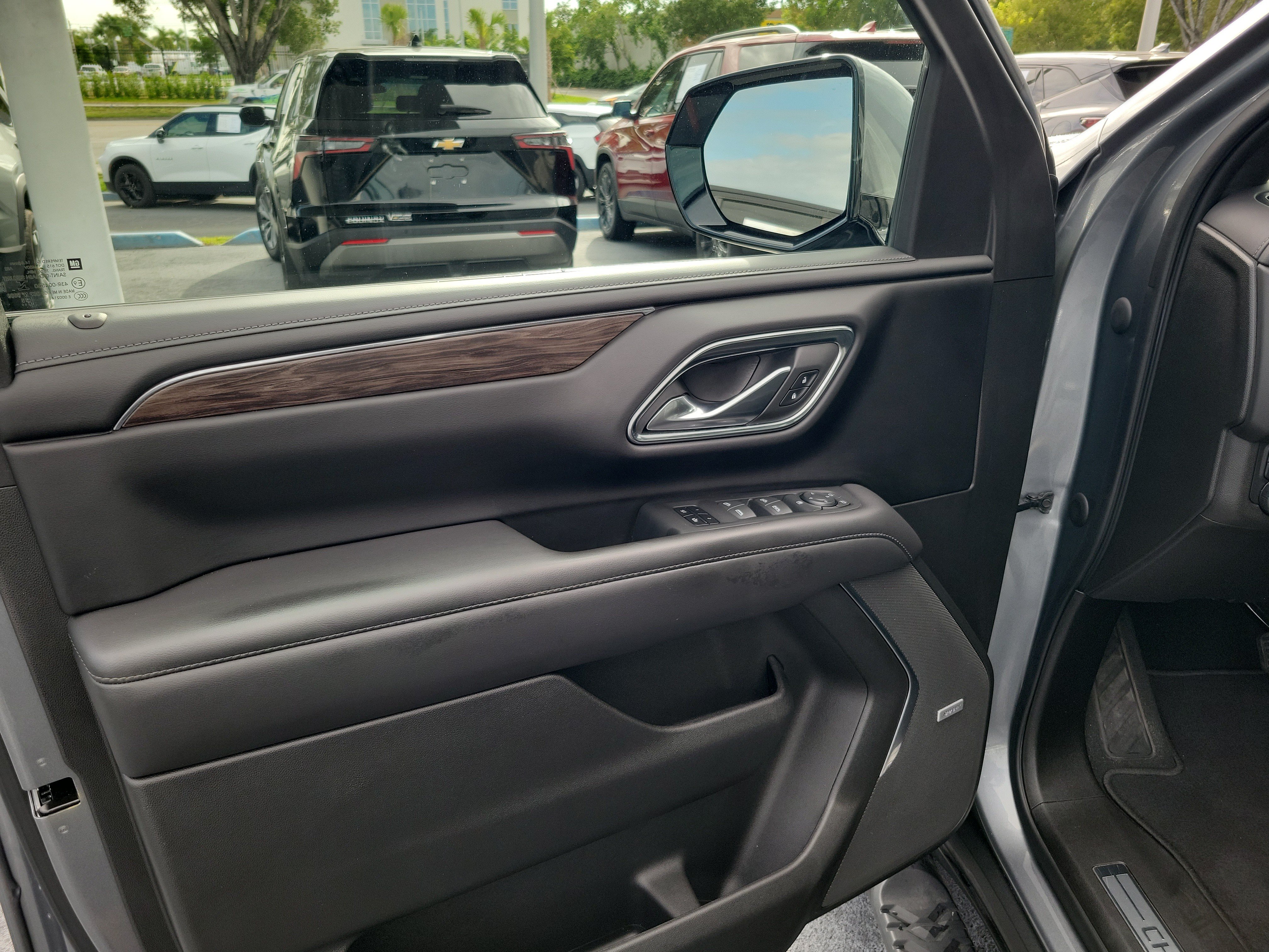 Used 2022 Chevrolet Suburban Z71 AWD/4WD image 17