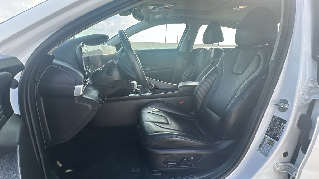 Used 2024 Hyundai Elantra Limited FWD image 5