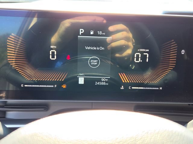 Used 2025 Kia Carnival EX FWD image 25