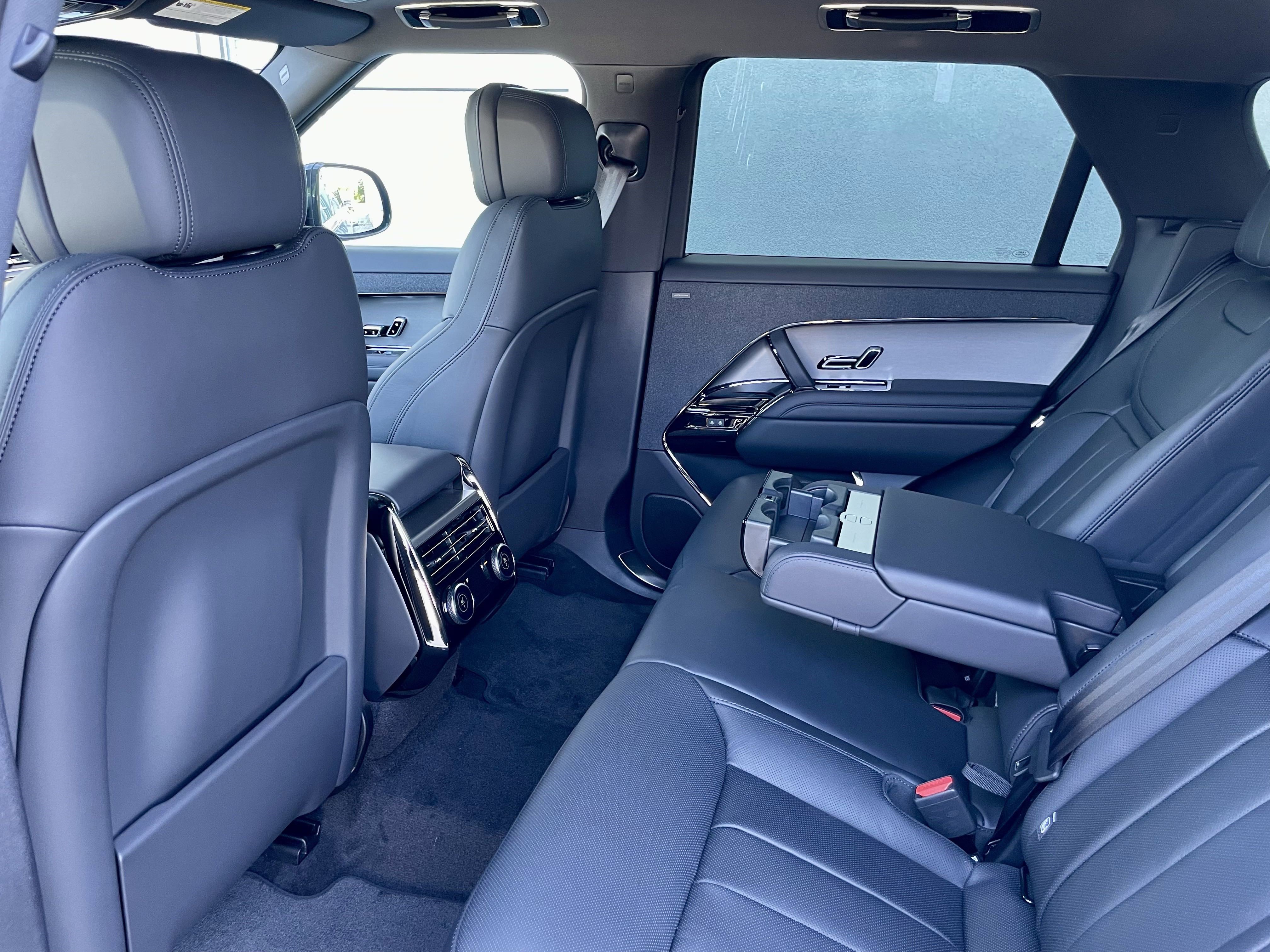 New 2025 Land Rover Range Rover Sport SE image 30