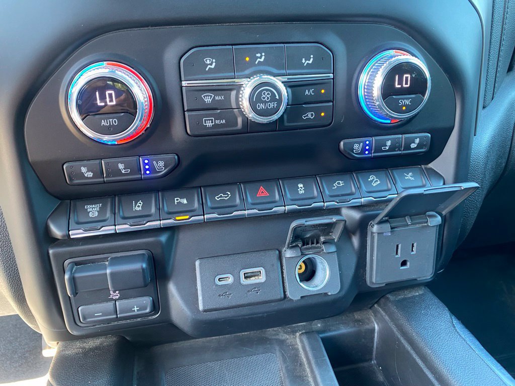 Used 2022 GMC Sierra 2500 Denali w/ Denali Ultimate Package AWD/4WD image 28