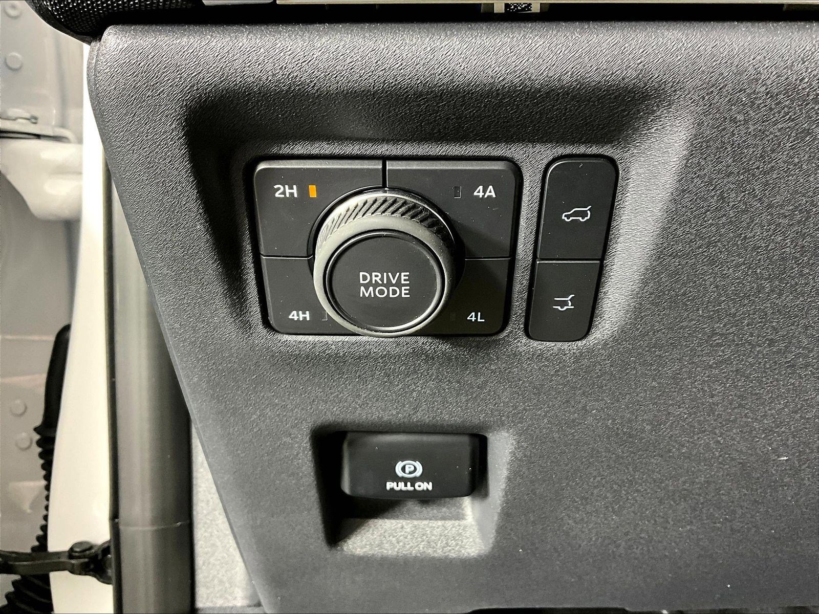Used 2025 Ford Expedition Active AWD/4WD image 38