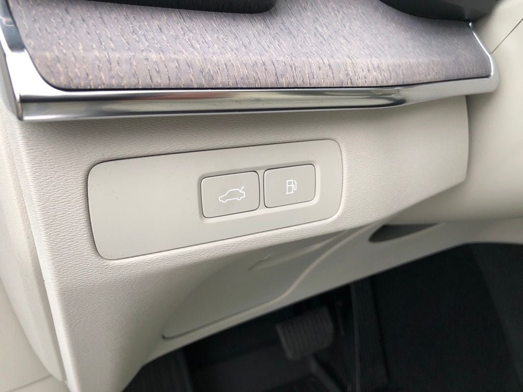 New 2026 Volvo XC90 T8 Ultra w/ Protection Package Premier AWD/4WD image 6