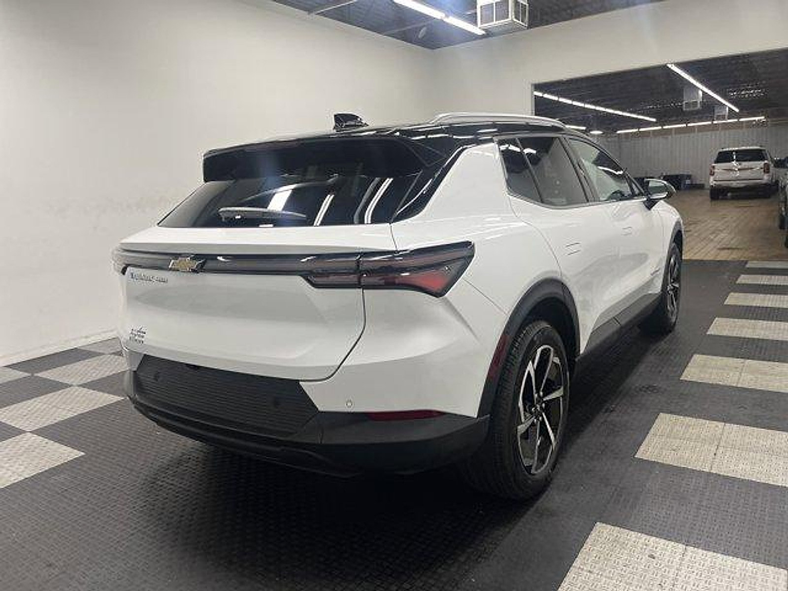 New 2026 Chevrolet Equinox EV LT AWD/4WD image 4