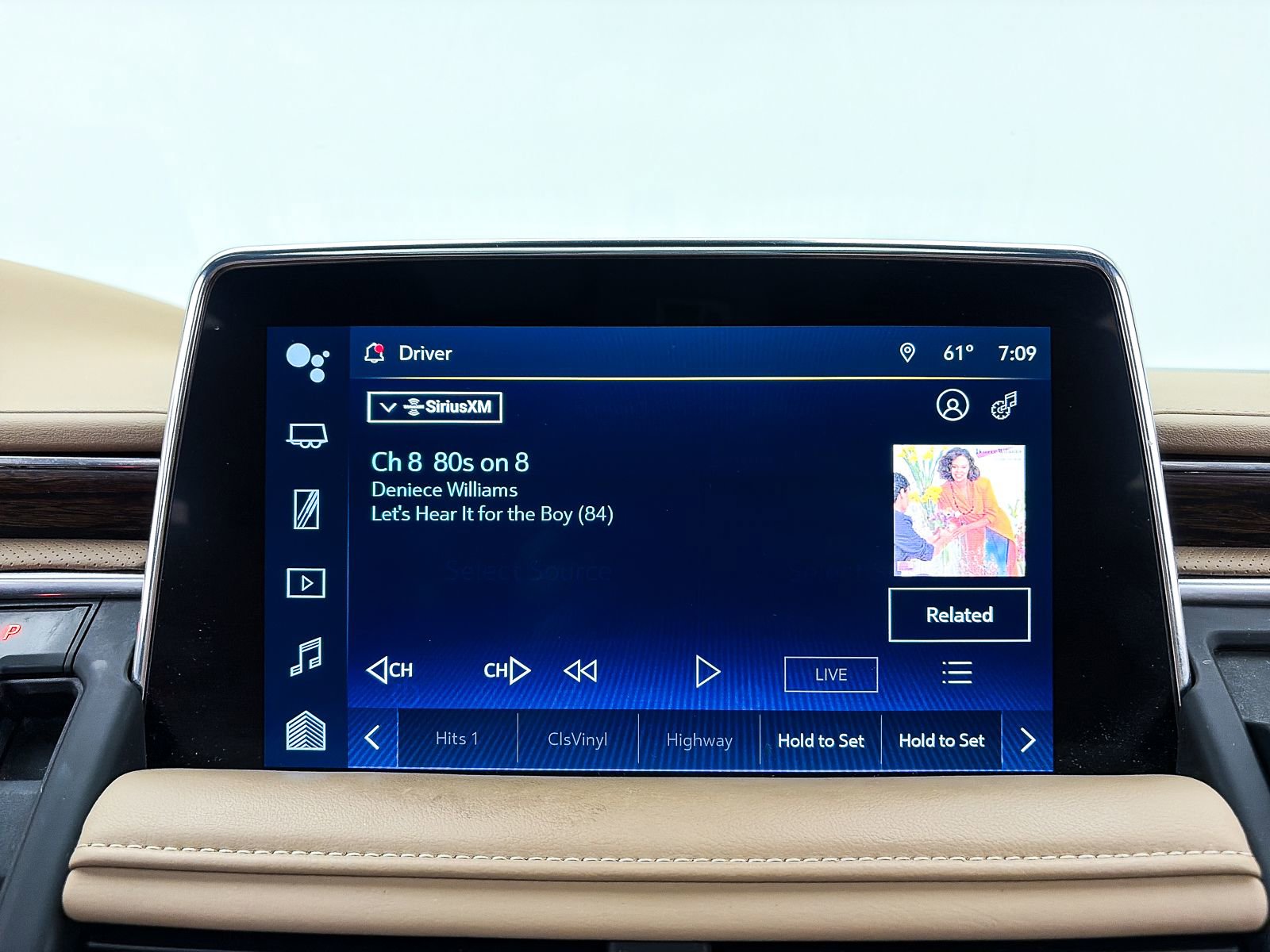 Used 2023 Chevrolet Suburban Premier w/ Premium Package image 29