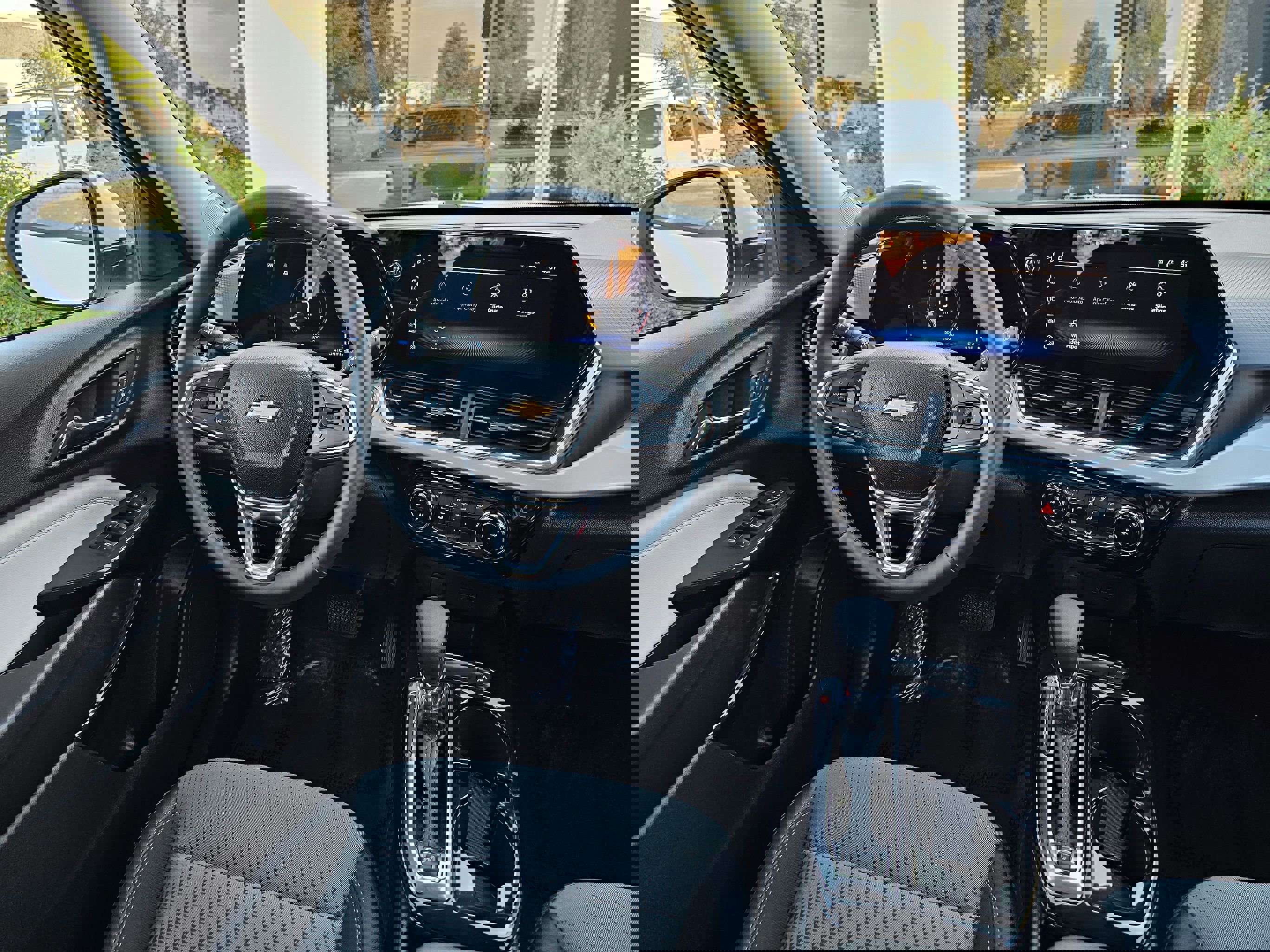 Used 2025 Chevrolet Trax LT w/ LT Convenience Package image 23