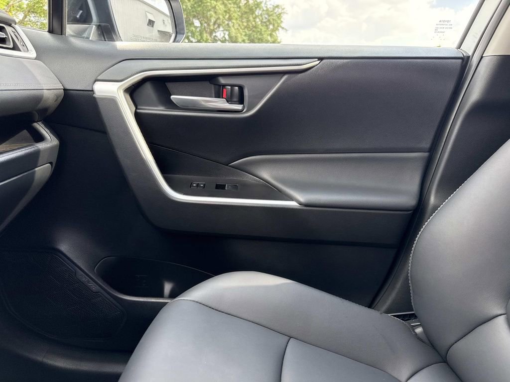 Used 2025 Toyota RAV4 XLE Premium image 26