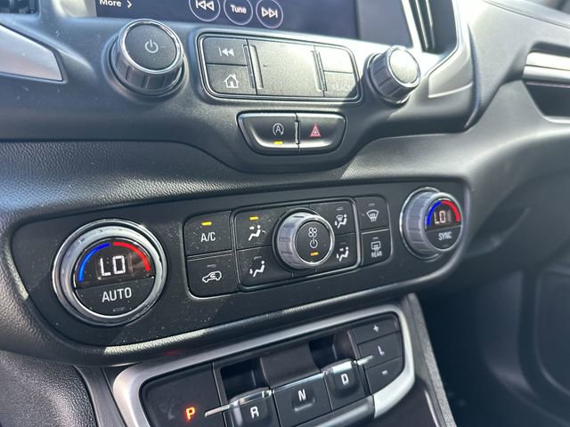 Used 2022 GMC Terrain SLT w/ Tech Package image 17