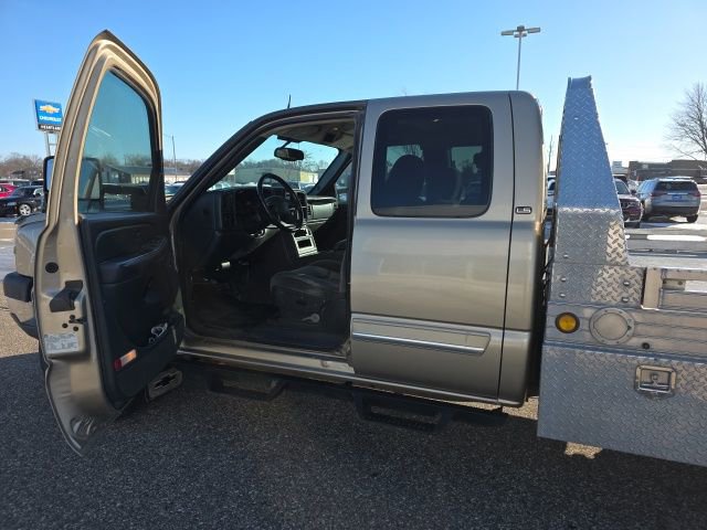 Used 2005 Chevrolet Silverado 2500 LS w/ Skid Plate Package AWD/4WD image 7