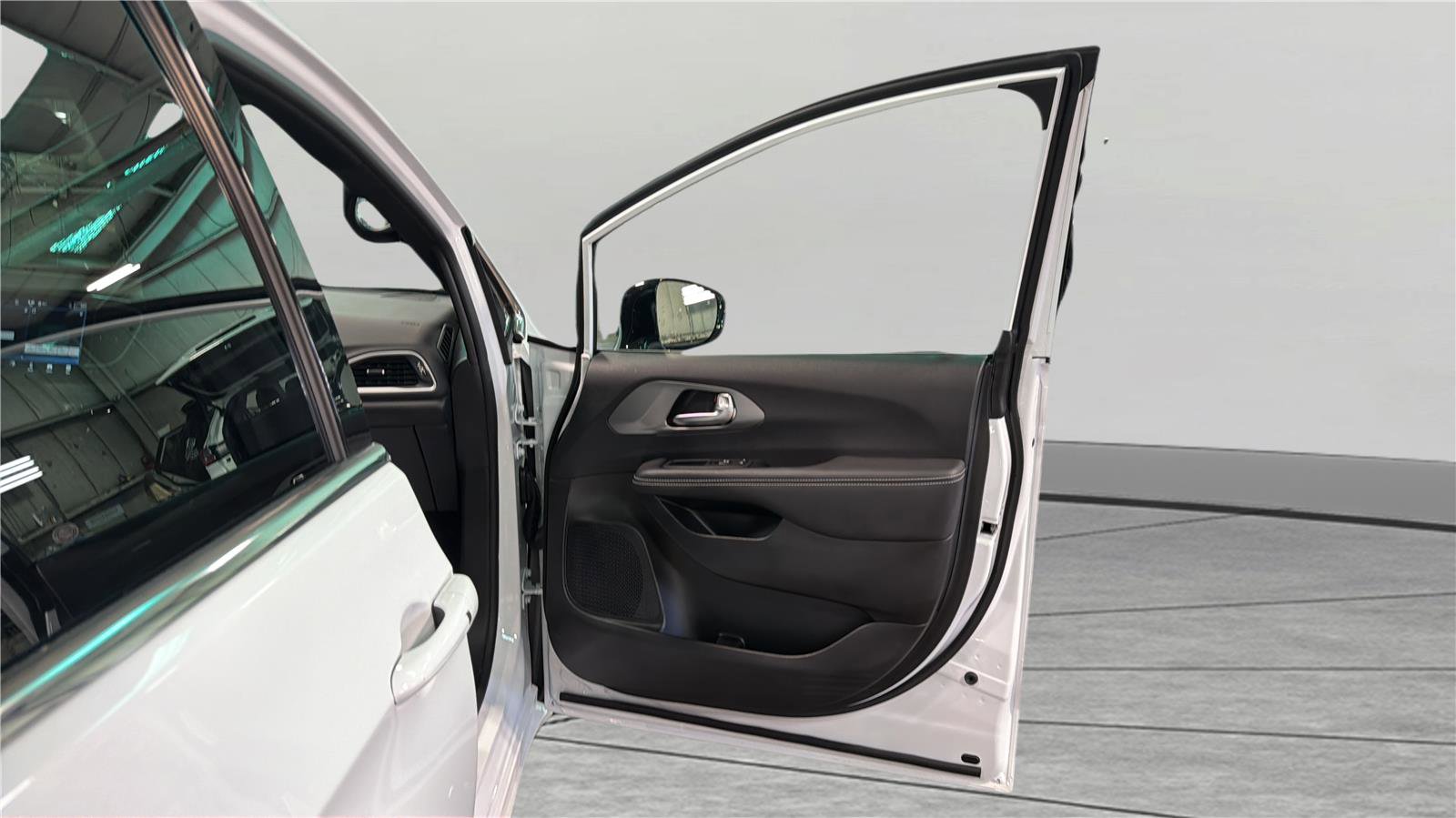 Used 2026 Chrysler Pacifica Select image 21