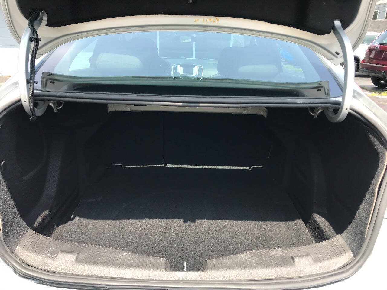 Used 2017 Chevrolet Cruze LT FWD image 12