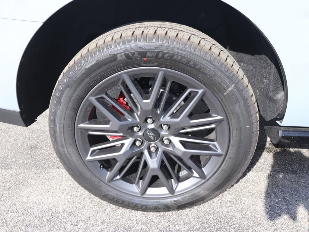 New 2025 Ford Expedition Platinum w/ Stealth Performance Package image 26