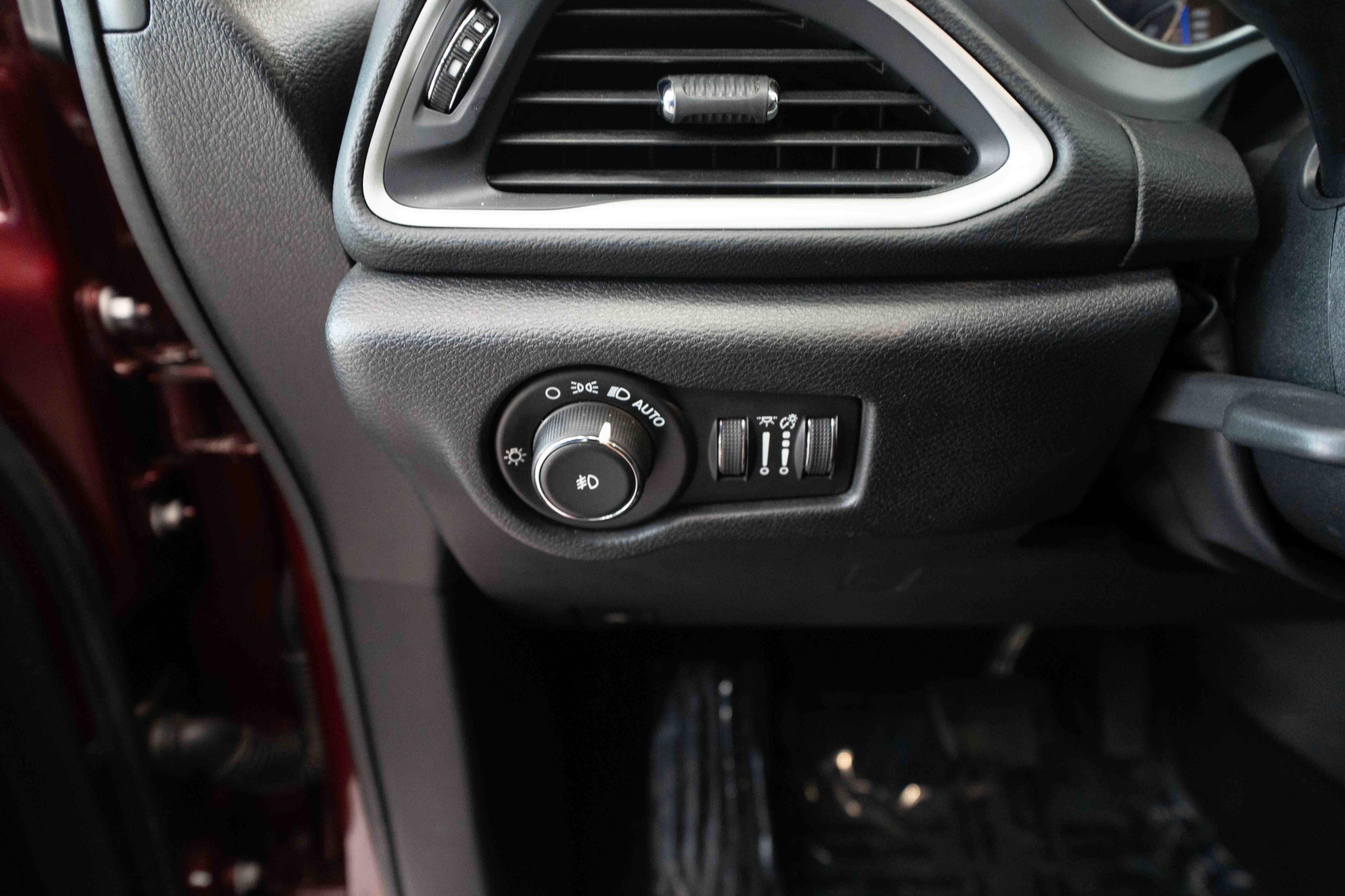 Used 2020 Chrysler Pacifica Touring w/ S Appearance Package FWD image 11