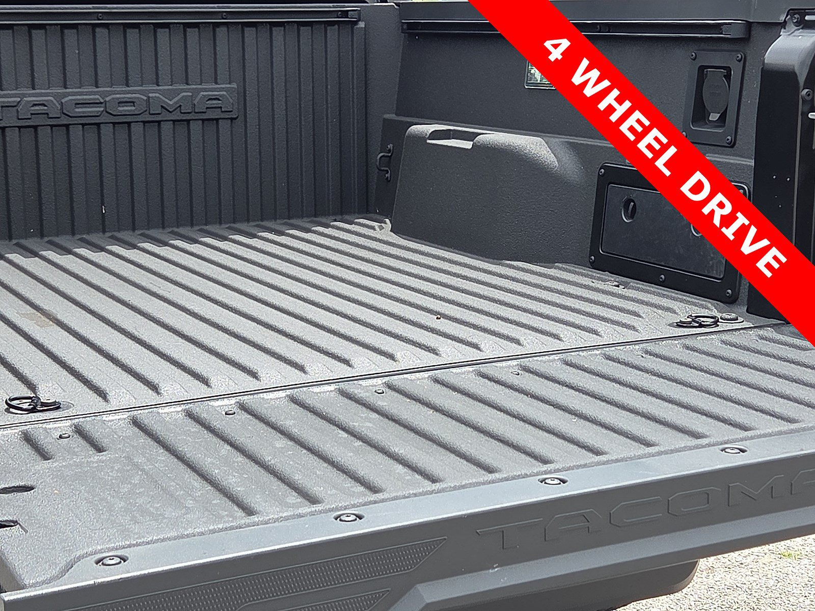 Used 2025 Toyota Tacoma TRD Sport AWD/4WD image 9