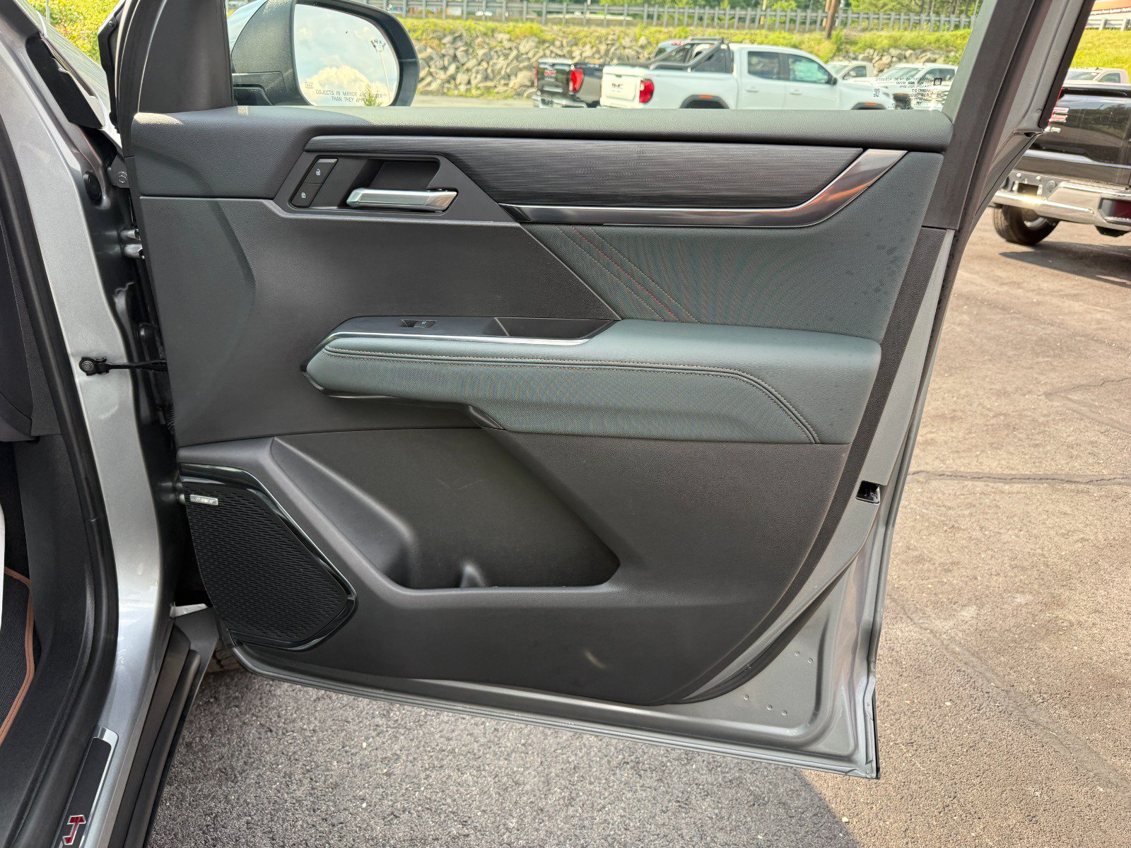 Certified 2025 GMC Acadia AT4 AWD/4WD image 25
