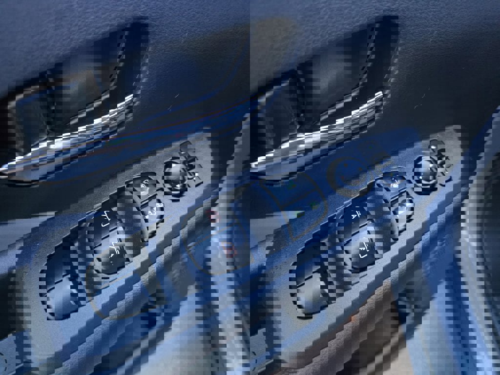 Used 2023 Nissan Kicks SR w/ SR Premium Package image 17