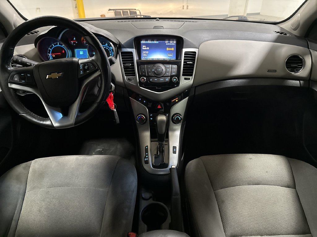 Used 2014 Chevrolet Cruze LT w/ Technology Package FWD image 10