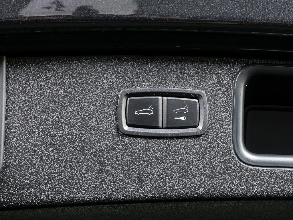 Certified 2020 Porsche Macan image 32