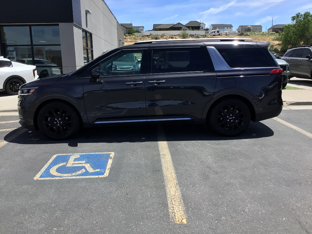 Used 2024 Kia Carnival SX Prestige FWD image 3