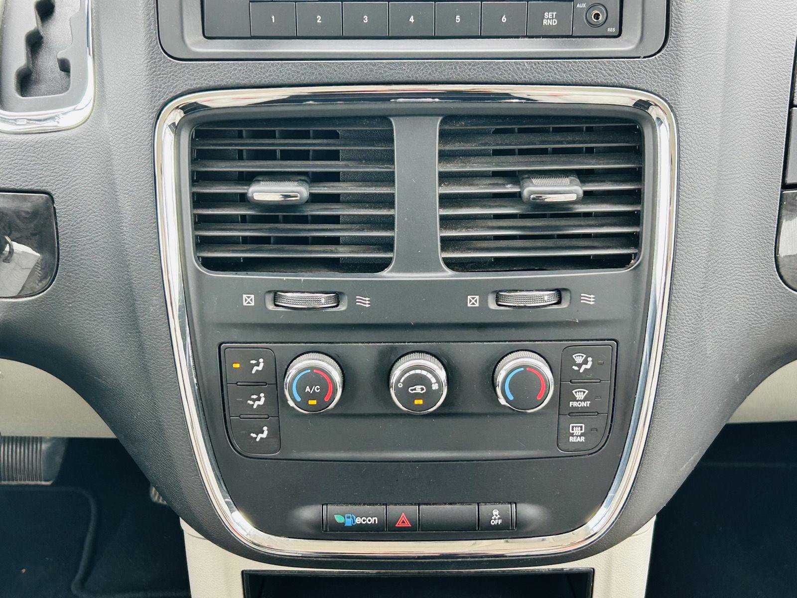 Used 2016 Dodge Grand Caravan American Value Package w/ UConnect Hands-Free Group FWD image 14