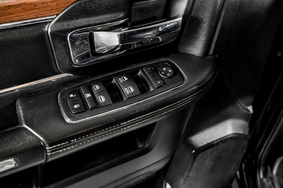 Used 2014 RAM 3500 Laramie w/ Convenience Group AWD/4WD image 32