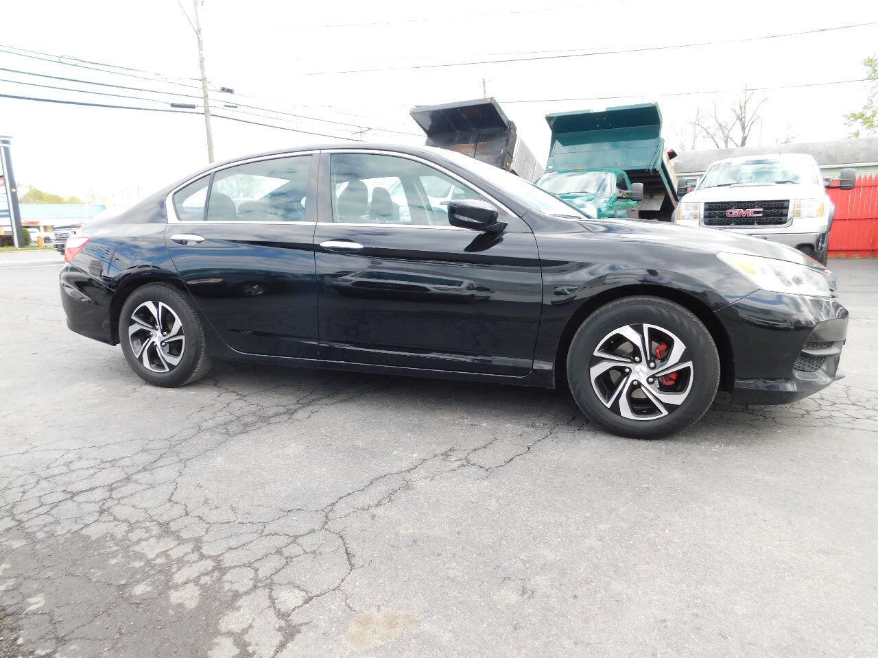Used 2017 Honda Accord LX image 28