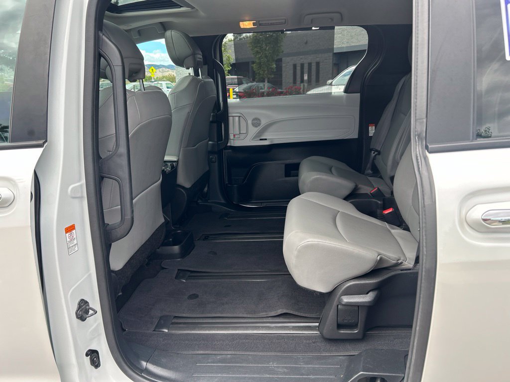 Used 2025 Toyota Sienna XLE AWD/4WD image 20