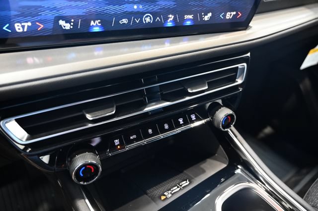 New 2026 Chevrolet Traverse LT w/ LPO, Floor Liner Package FWD image 18