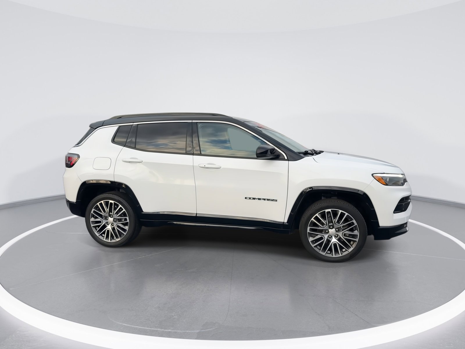 Used 2022 Jeep Compass Limited w/ Elite Group image 10