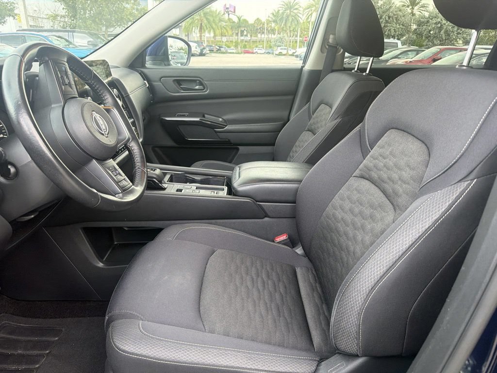 Used 2024 Nissan Pathfinder SV FWD image 11