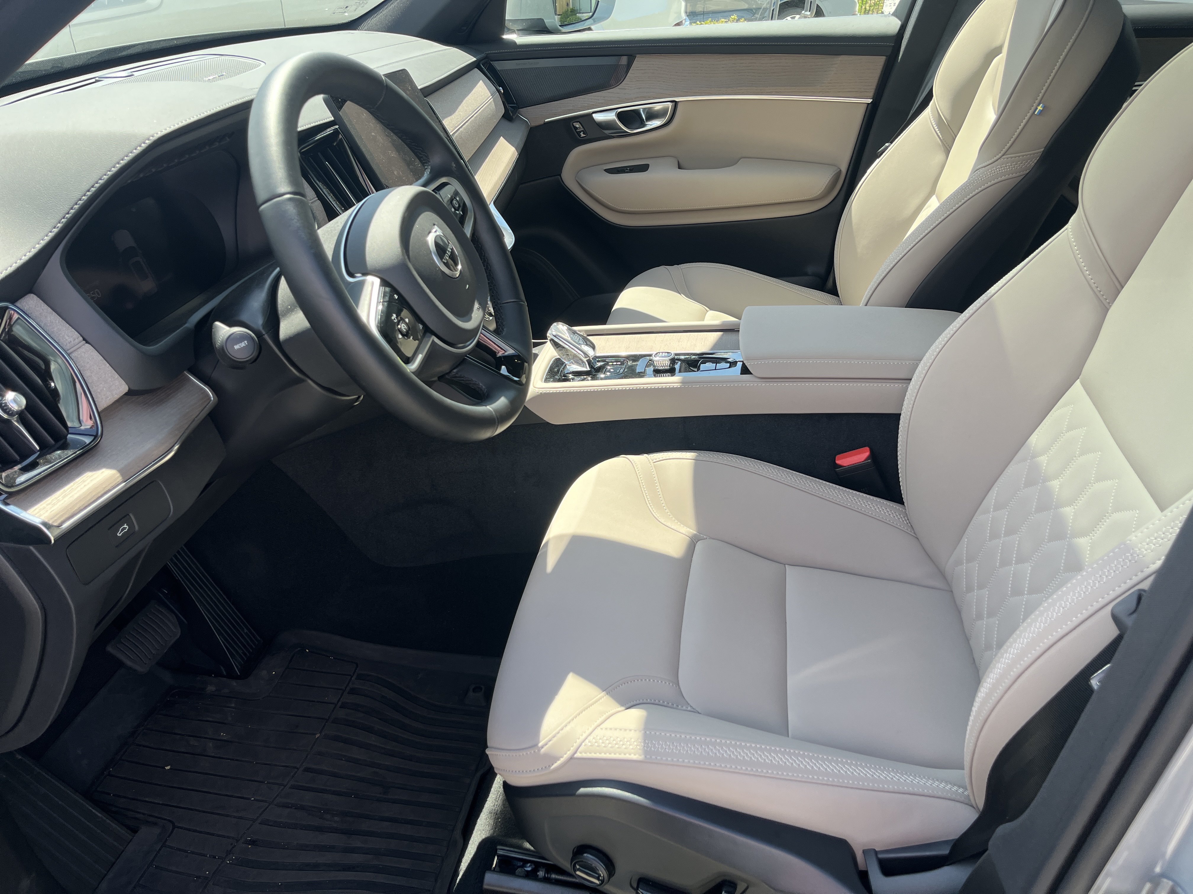 New 2026 Volvo XC90 B6 Plus w/ Protection Package Premier AWD/4WD image 22