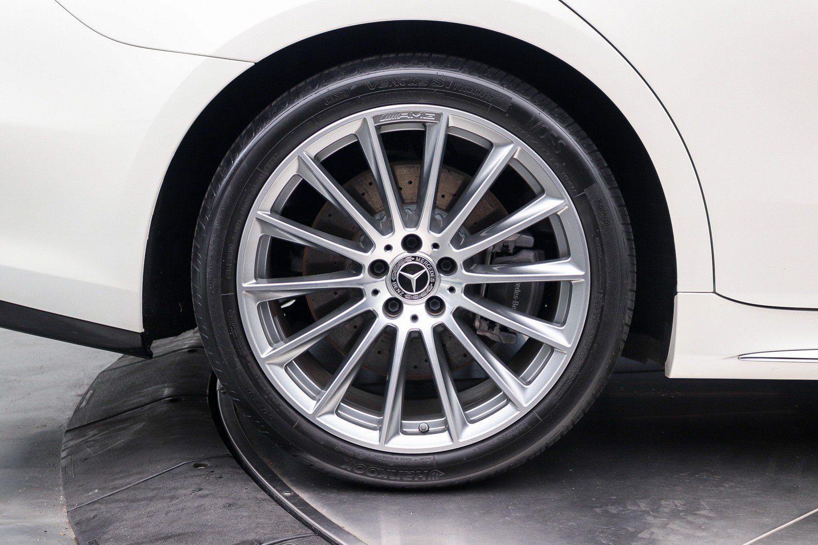 Used 2022 Mercedes-Benz S 500 4MATIC w/ AMG Line Package image 16