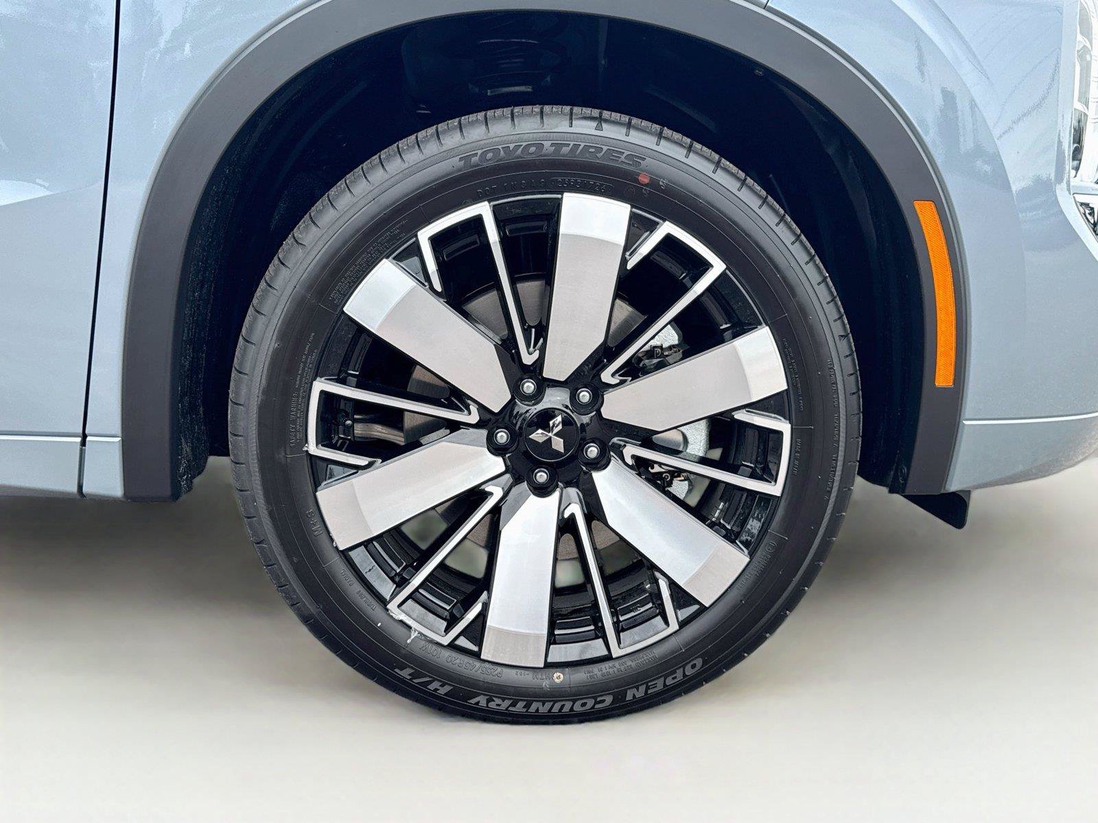 New 2026 Mitsubishi Outlander SEL FWD image 38