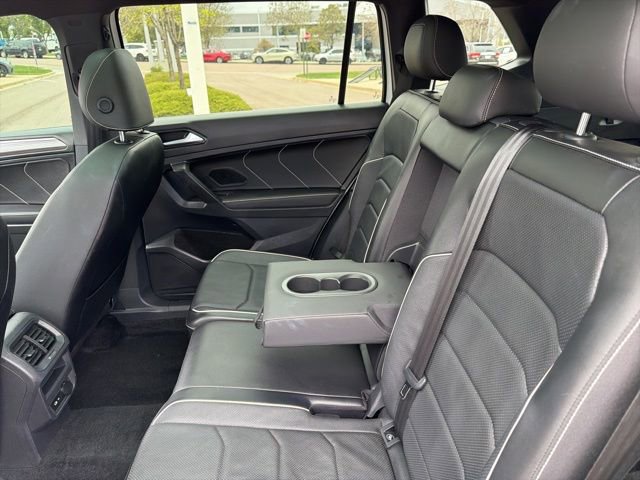 Used 2022 Volkswagen Tiguan SEL R-Line AWD/4WD image 2