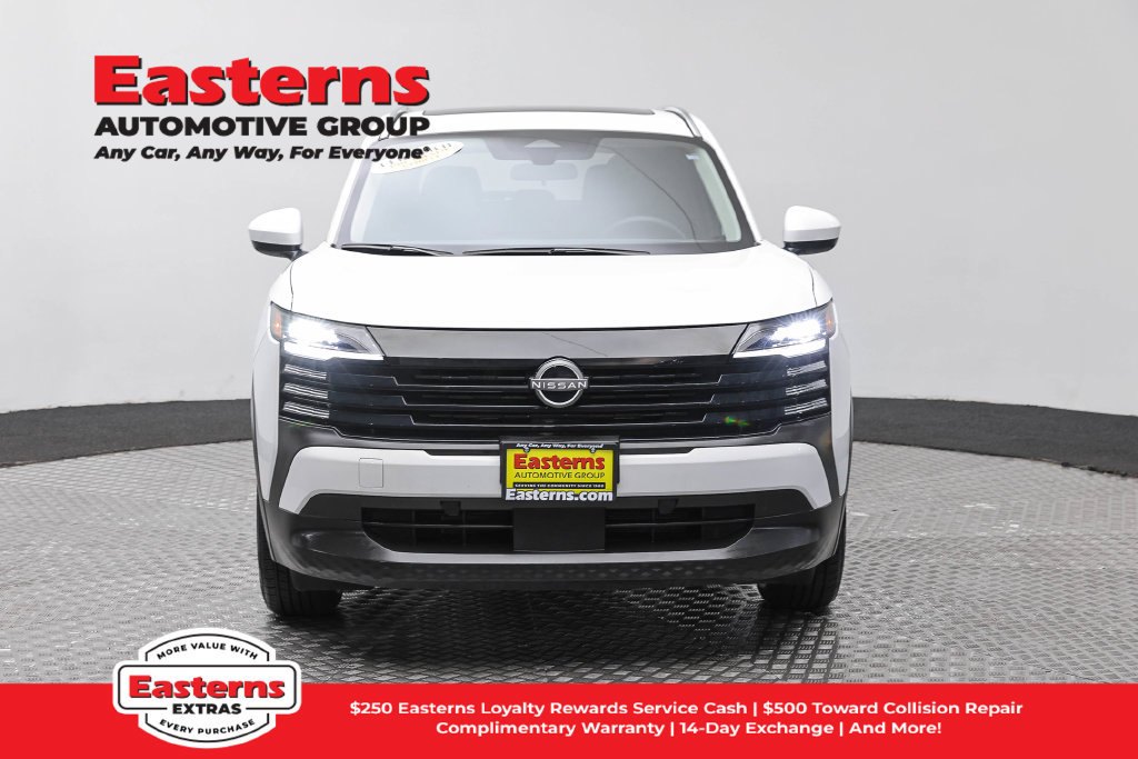 Used 2025 Nissan Kicks SV w/ SV Premium Package AWD/4WD image 3