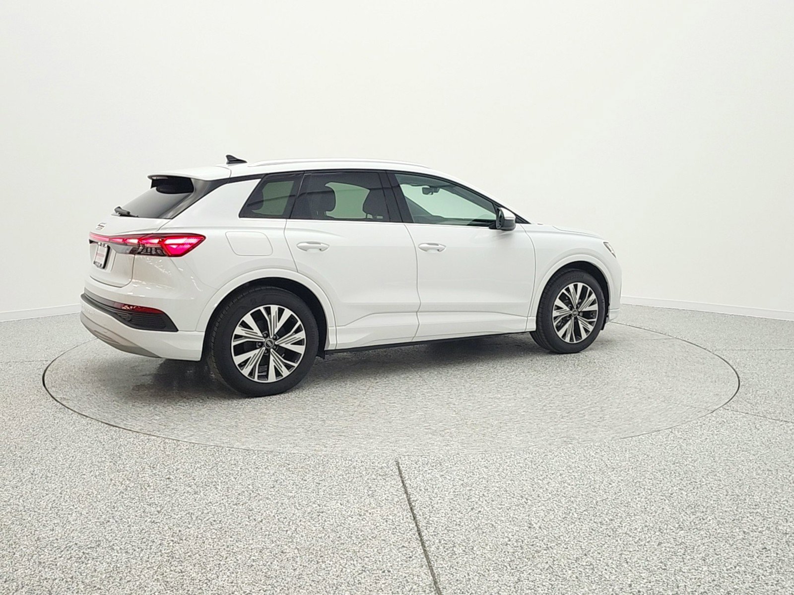 Used 2025 Audi Q4 e-tron Premium w/ Convenience Package image 5