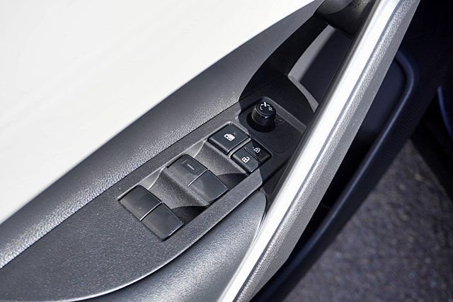 Used 2022 Toyota Corolla Cross L image 24