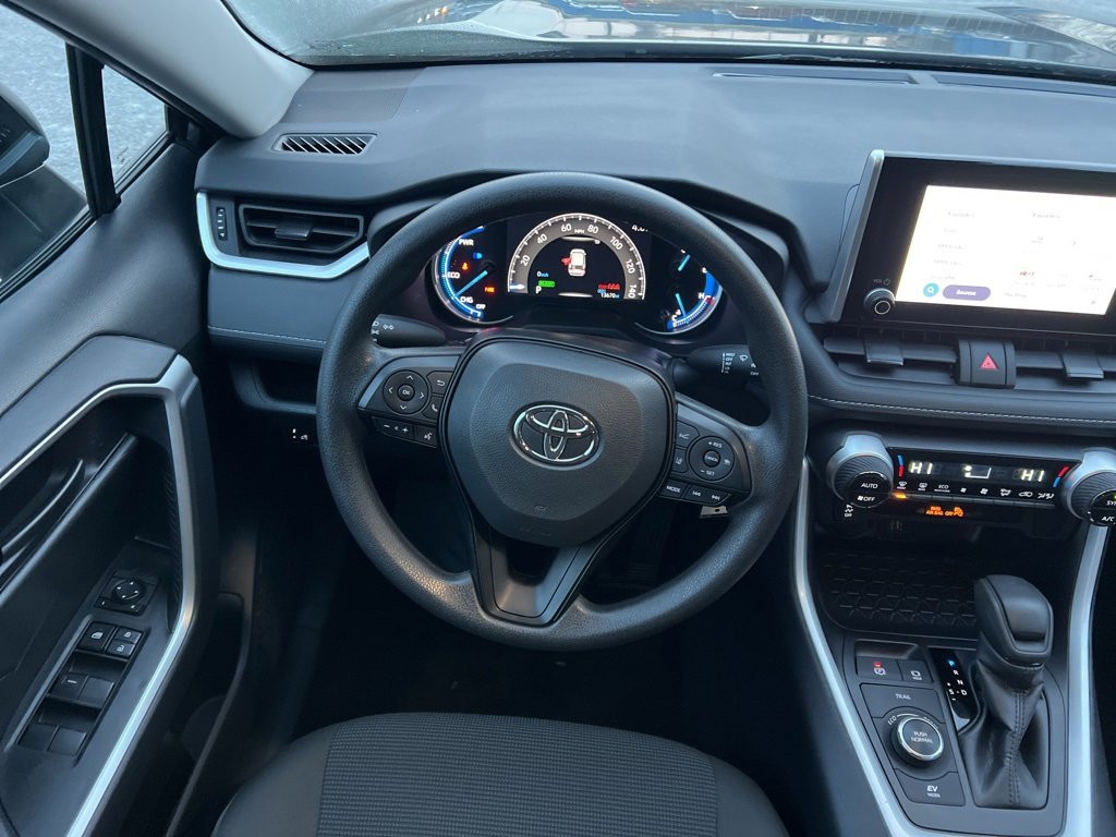 Used 2025 Toyota RAV4 LE image 22