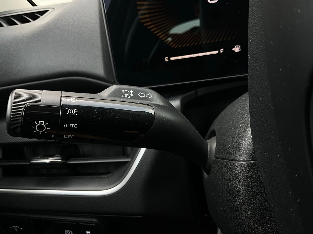 Used 2025 Kia K4 LXS image 36