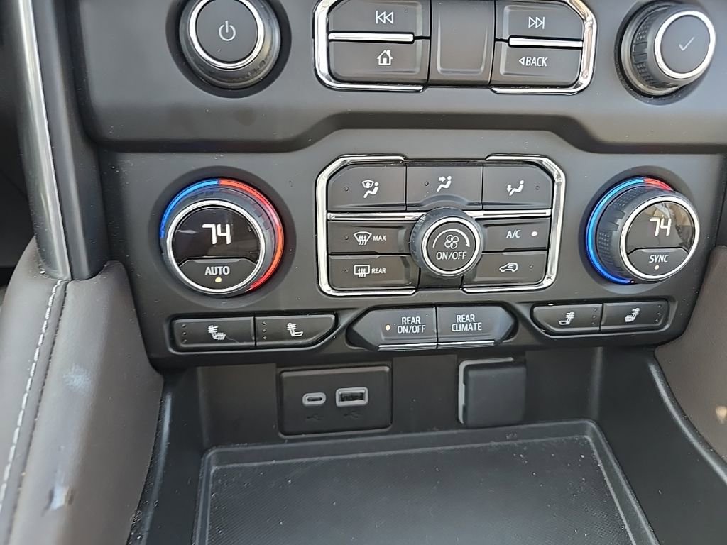 Used 2024 Chevrolet Suburban LT w/ Luxury Package AWD/4WD image 26