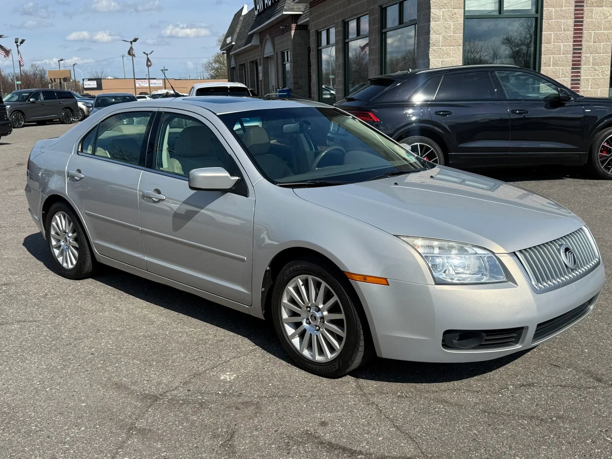 Used 2009 Mercury Milan Premier image 3
