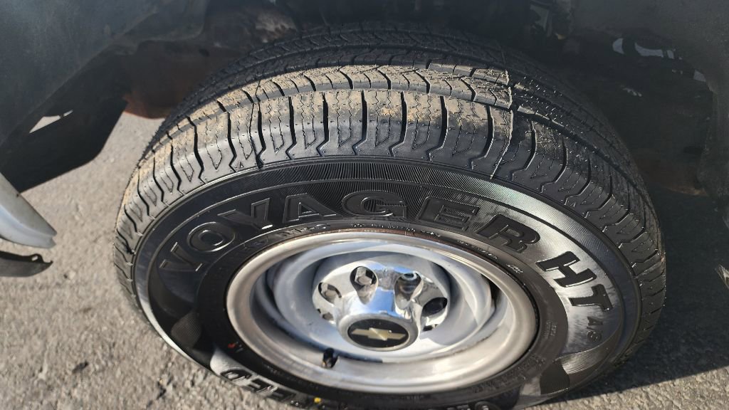 Used 1997 Chevrolet Silverado 2500 2WD Regular Cab w/ Preferred Equipment Group 2 image 17