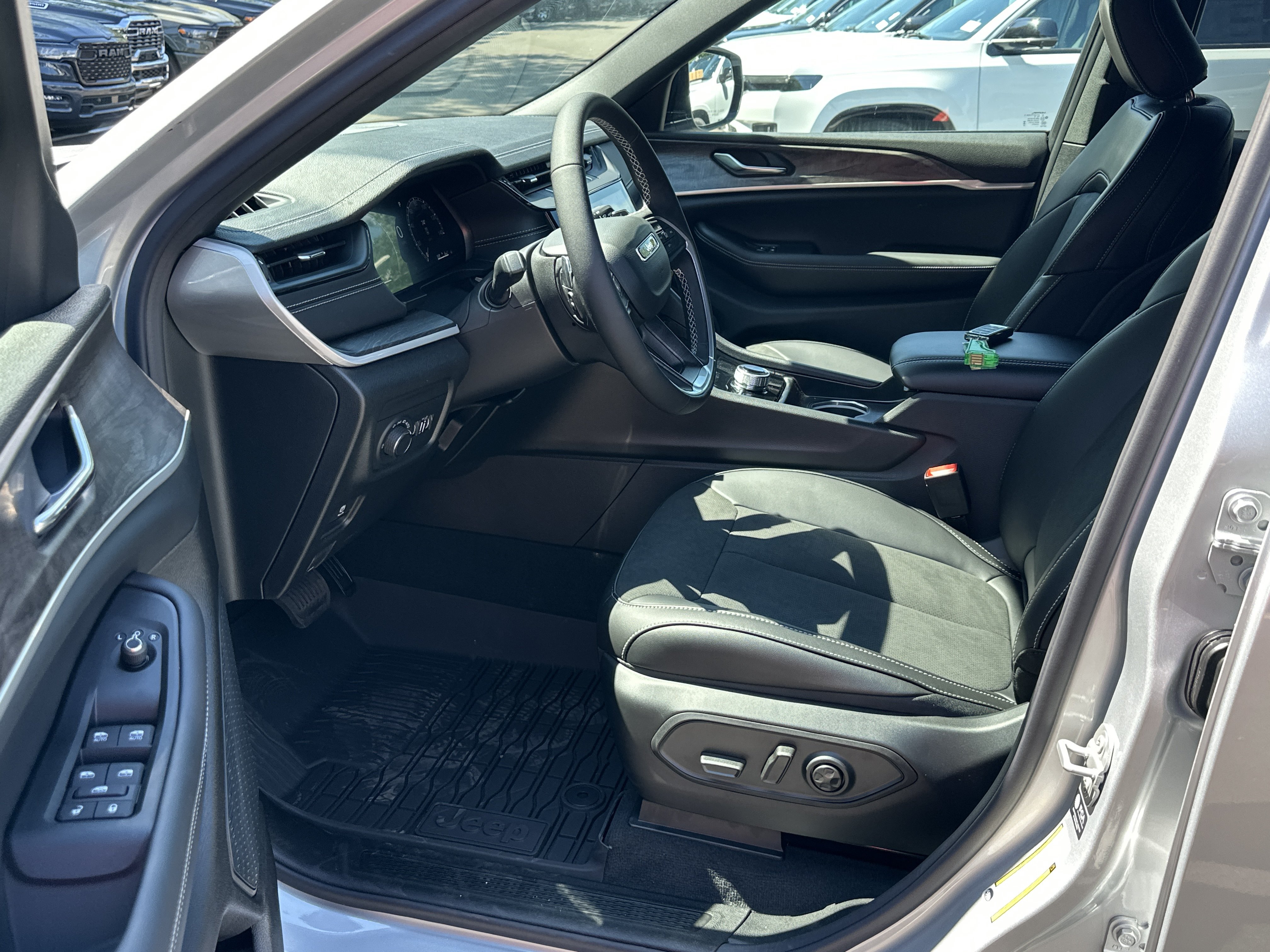 New 2026 Jeep Grand Cherokee L 4WD image 27