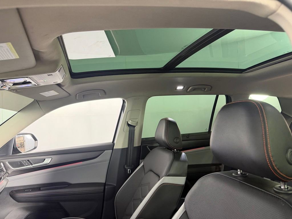 Used 2024 Volkswagen Atlas Peak Edition SE AWD/4WD image 24